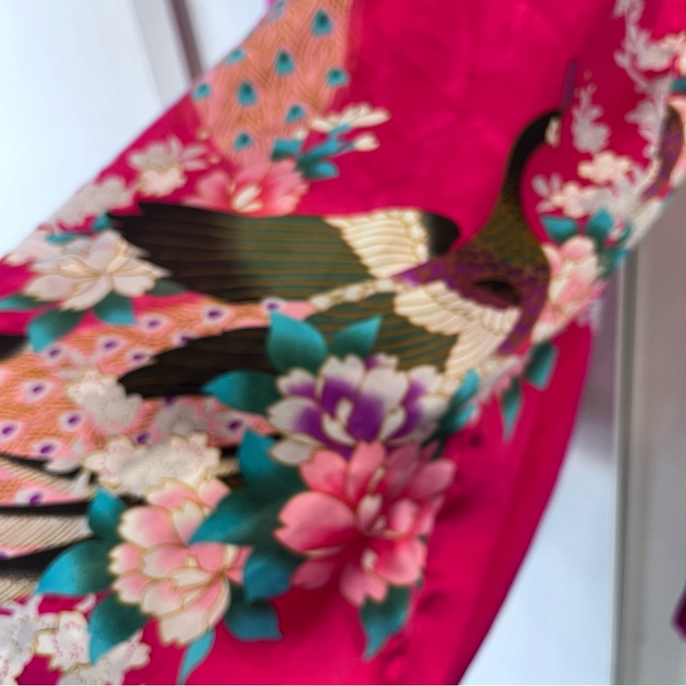 Floral and Peacock Pink Kimono with Pockets and Belt - Picture 6 of 13